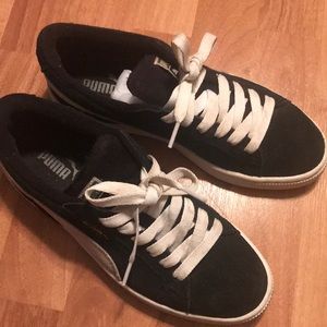 Black and white Suede Pumas